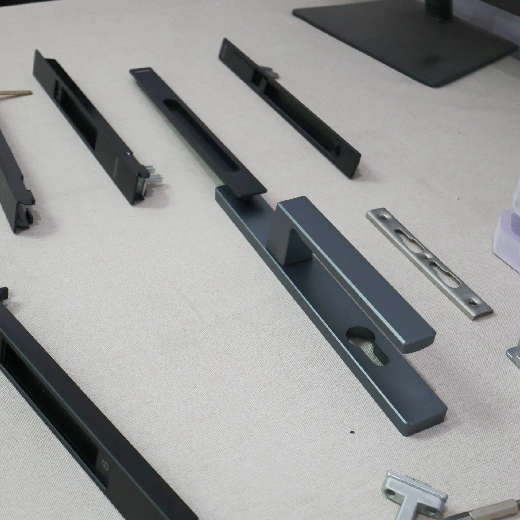 Modern Design Steel Zinc Sliding Door System Hardware Accessories Factory Price Remote Exterior Window Accessories with Handles