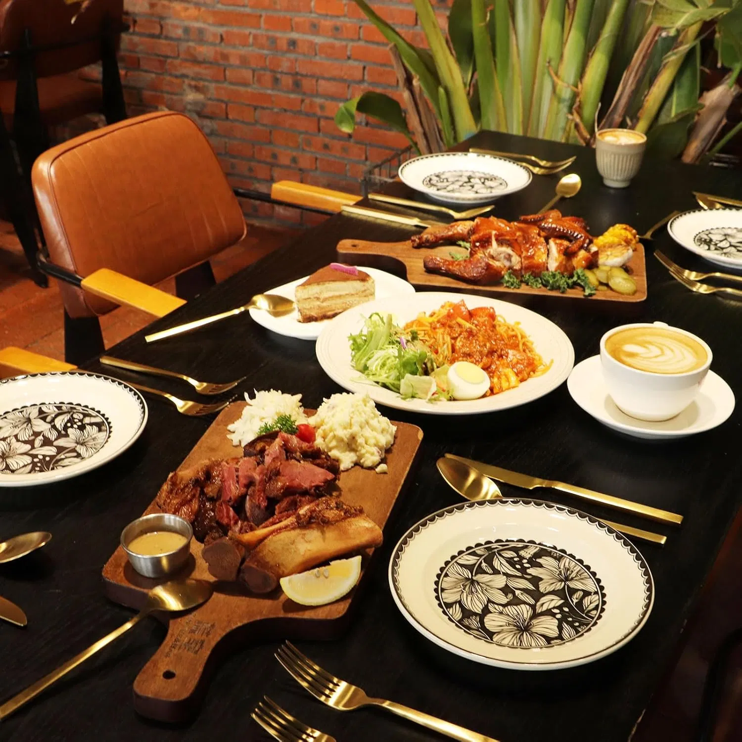 Modern High-End Matte Gold Flatware with Ergonomic Square Handle