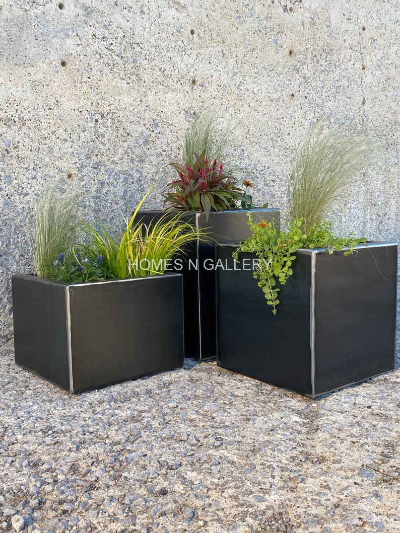 Кашпо металлическое уличное большое ручной работы античное