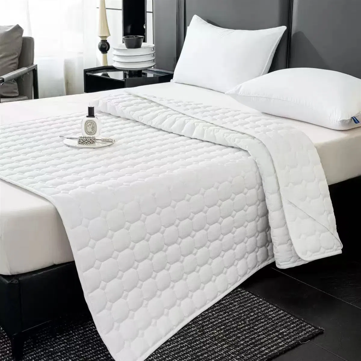 Waterproof Hotel Mattress Protector with Breathable Fabric Technology