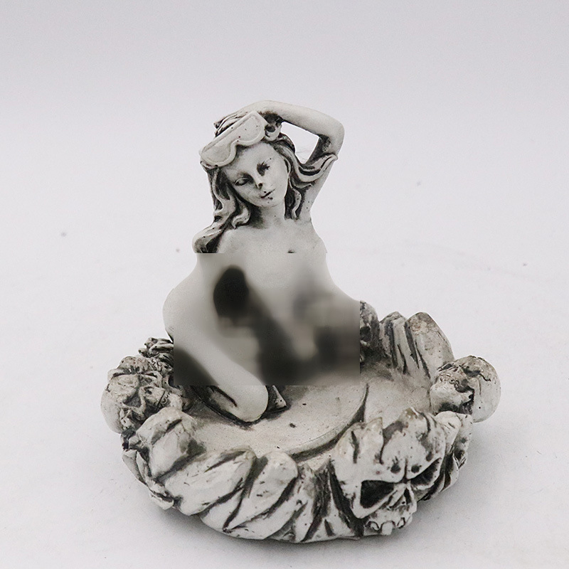 Hot Sale Cigarette Ashtray Personality Fashion Resin Sexy Skulls Resin Ashtray