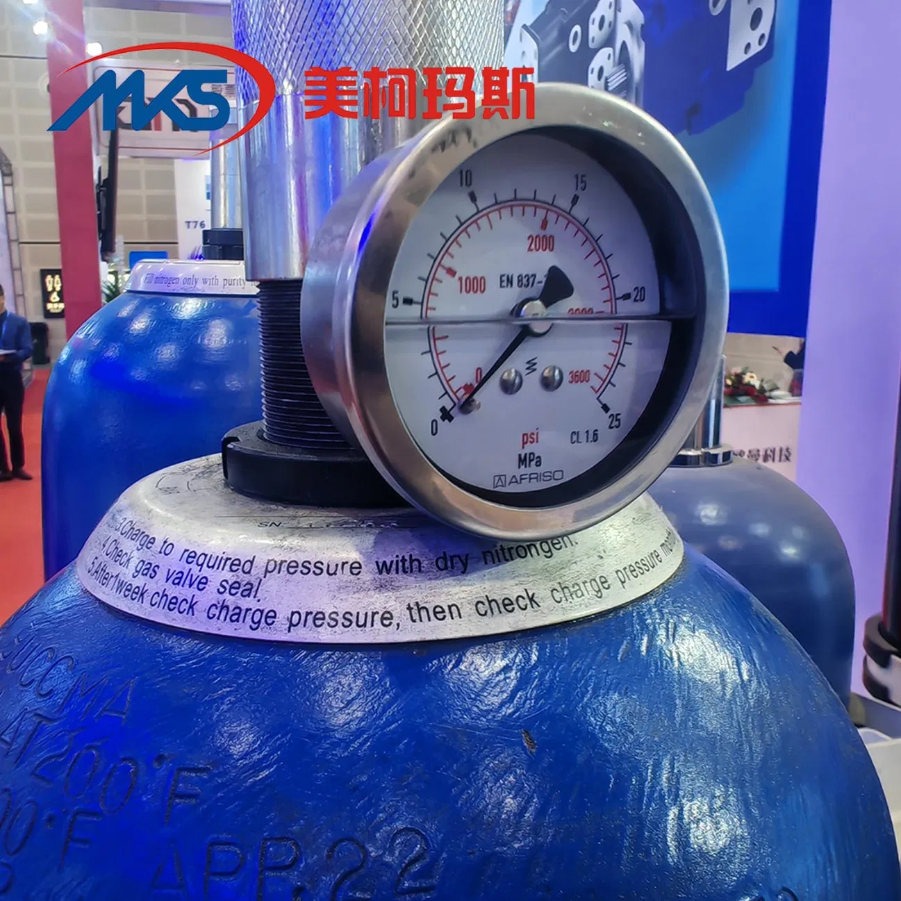 Гидравлический аккумулятор для экскаватора 22U-60-21341