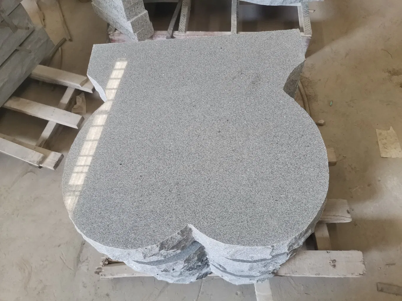 China Grey Granite Upright Serp/Marker/Slant/Pillow/Single Heart/Double Heart Headstones Tombstones with Base