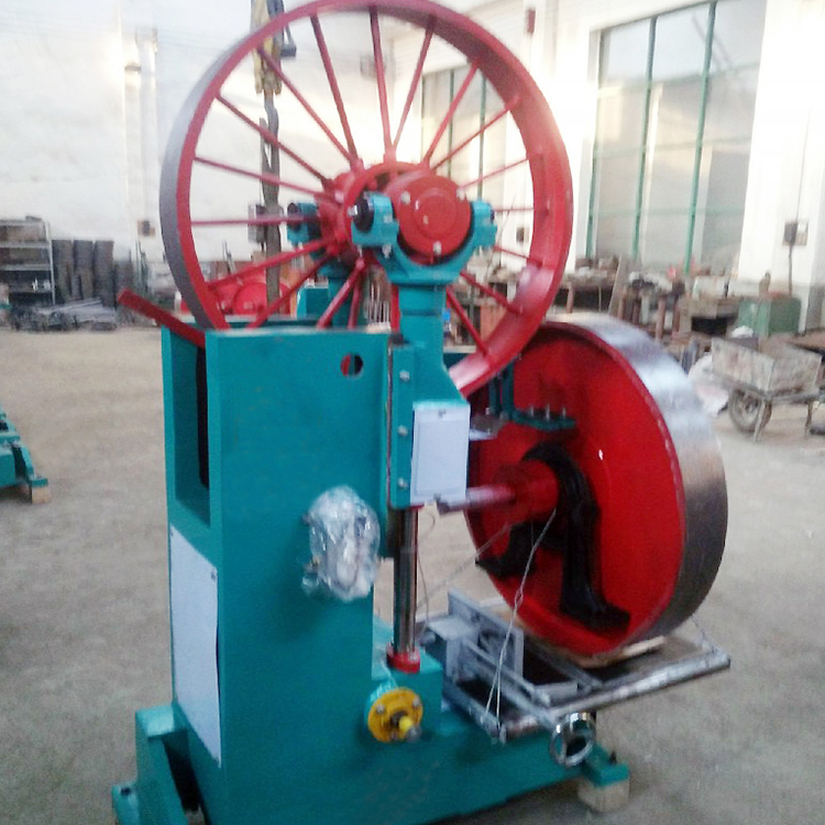 Ленточная пила вертикальная с деревянной кареткой защитным щитком