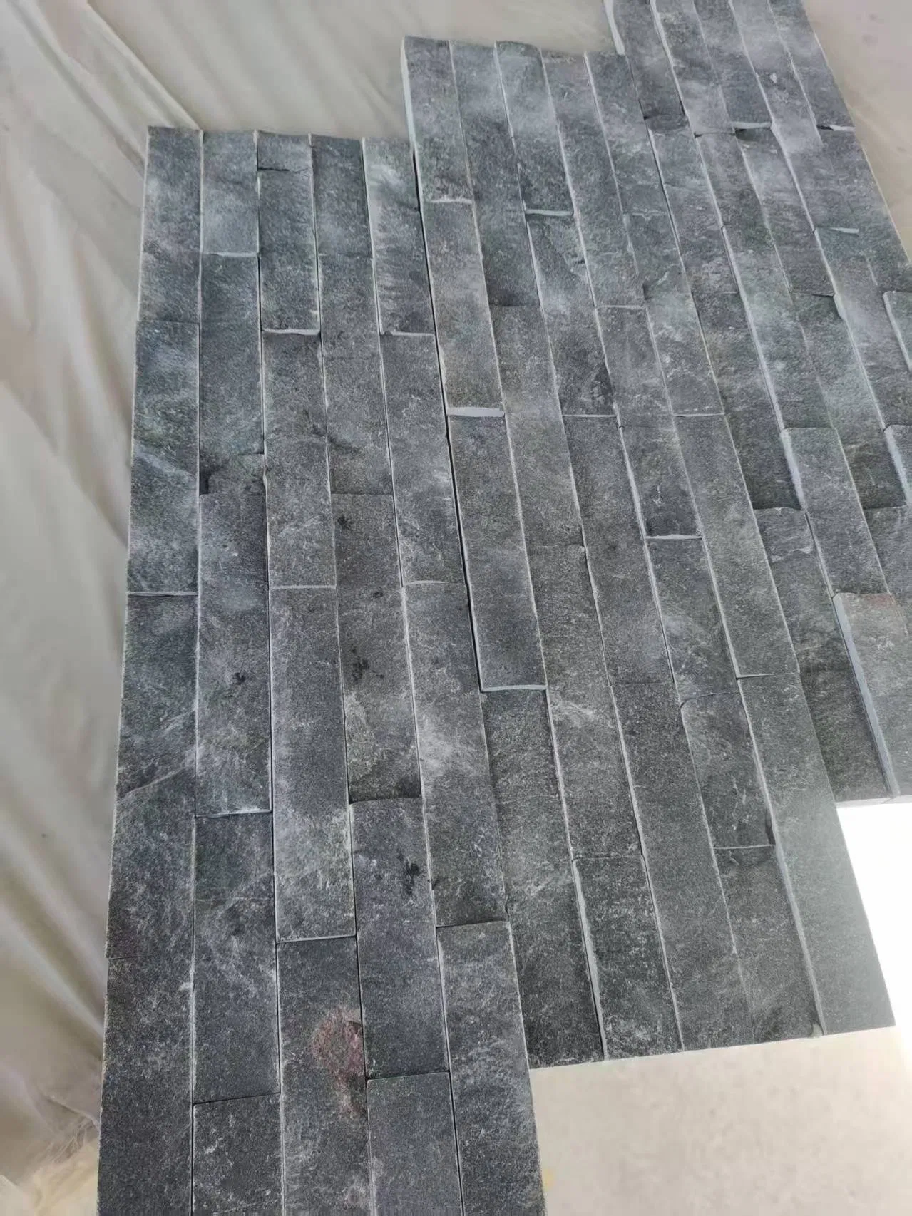 Elegant Natural Slate Wall Cladding for Trendy Home Exteriors
