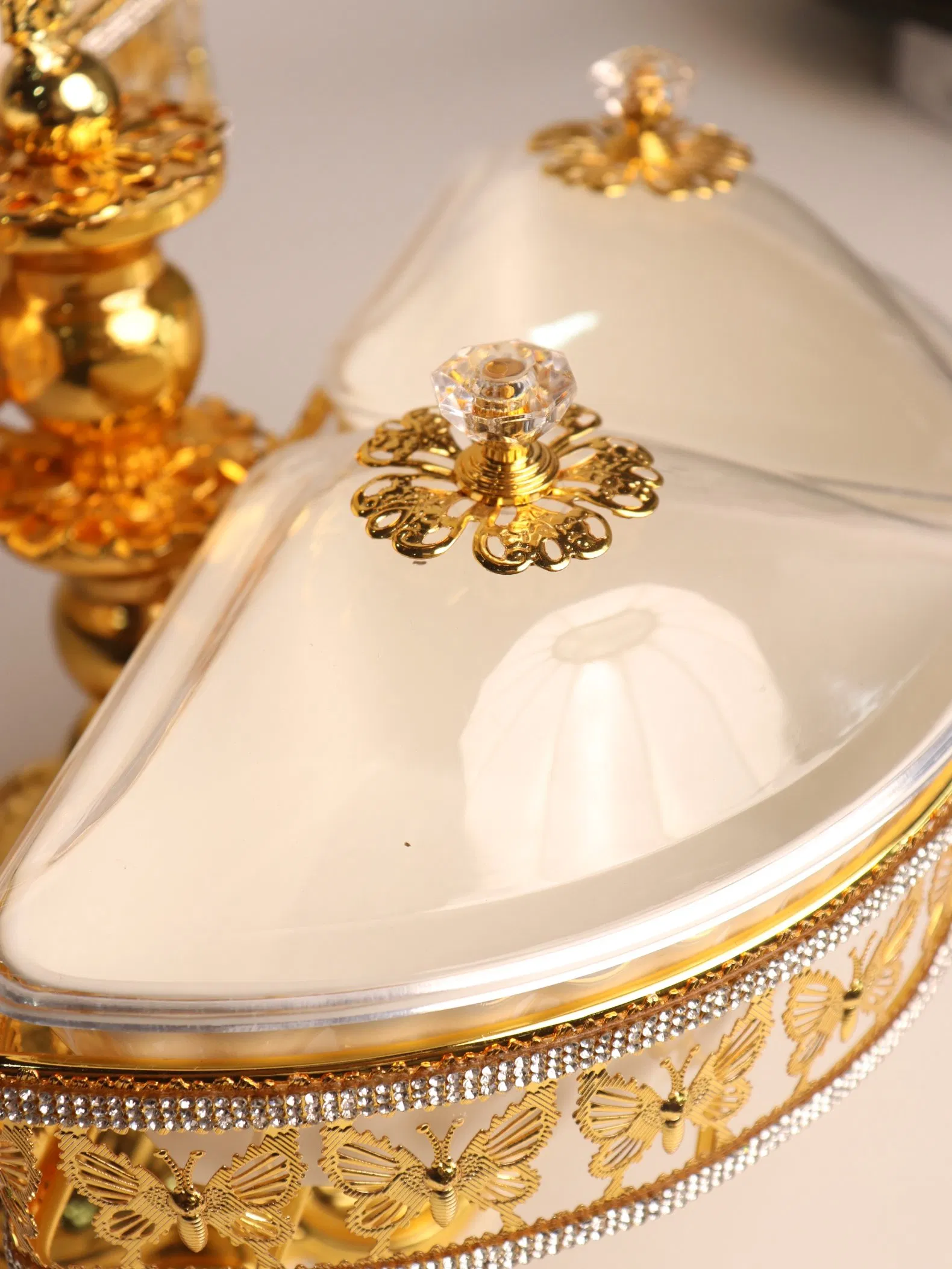 Home Ornament Gold-Plated Iron Frame with Large Size Four-Panel Ceramic Bowl