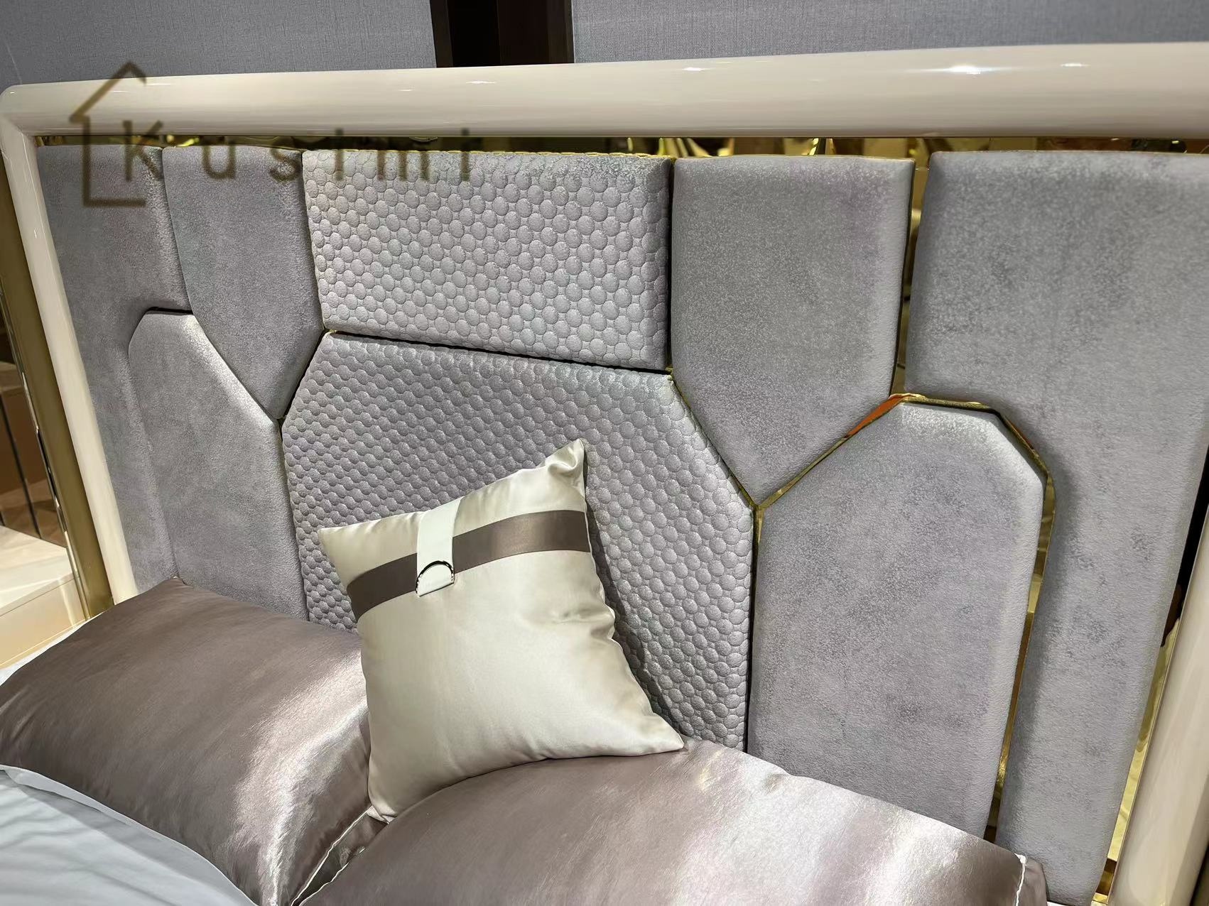 Мебель для спальни деревянная светлая комплект