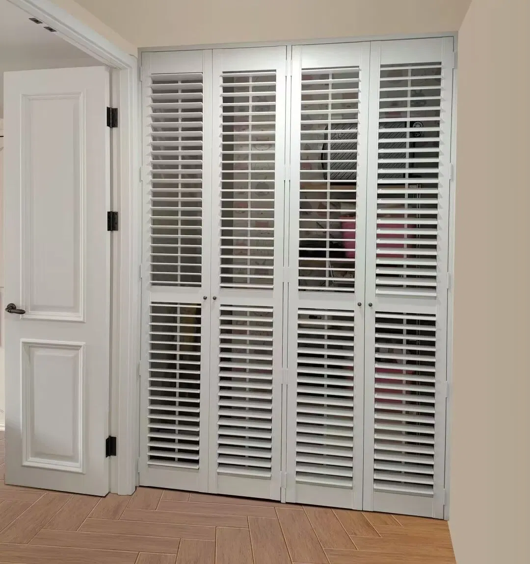 Wholesale Factory Wood/PVC Shutter Painted Wood Plantation Shutters