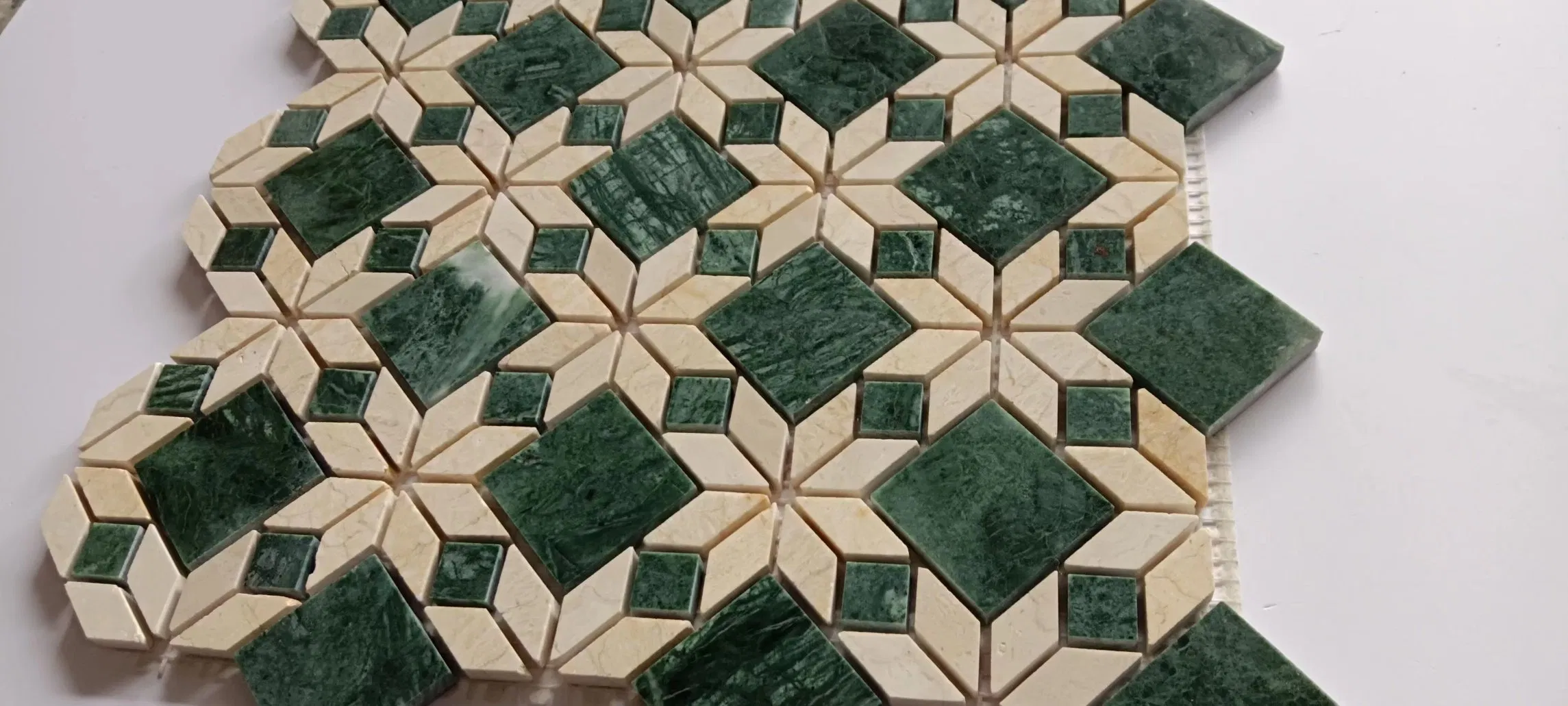 Мозаичная плитка из мрамора для бассейна Green Mosaic Blue