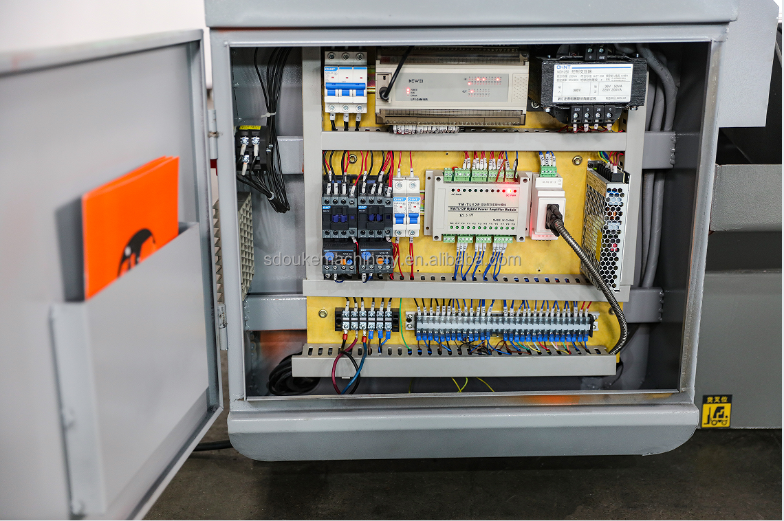 Ленточная пила по металлу полуавтоматическая для алюминия