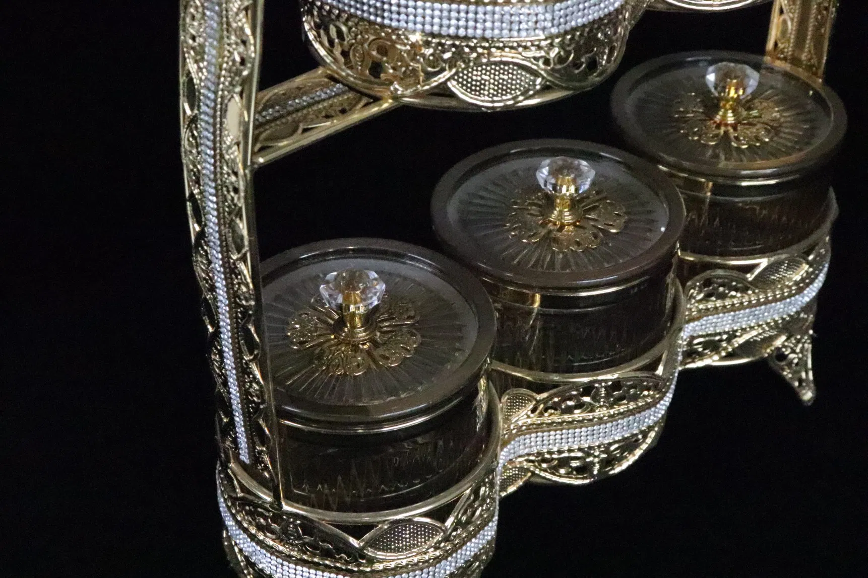 Home Decor Plastic Bowl Set, Includes 5 Bowls and Gold-Plated Iron Stand Candy Bowl