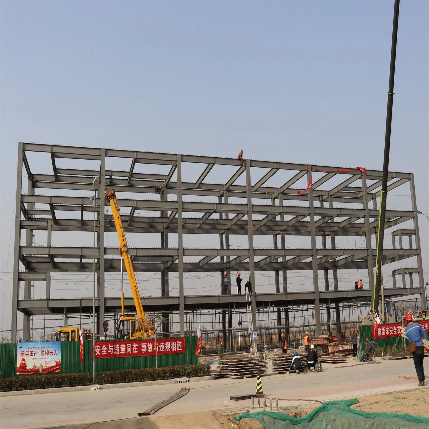 China Manufacture Industrial Galvanized Metal Prefabricated/Prefab Steel Structure Warehouse/Workshop/Construction Building Price for Storage/House