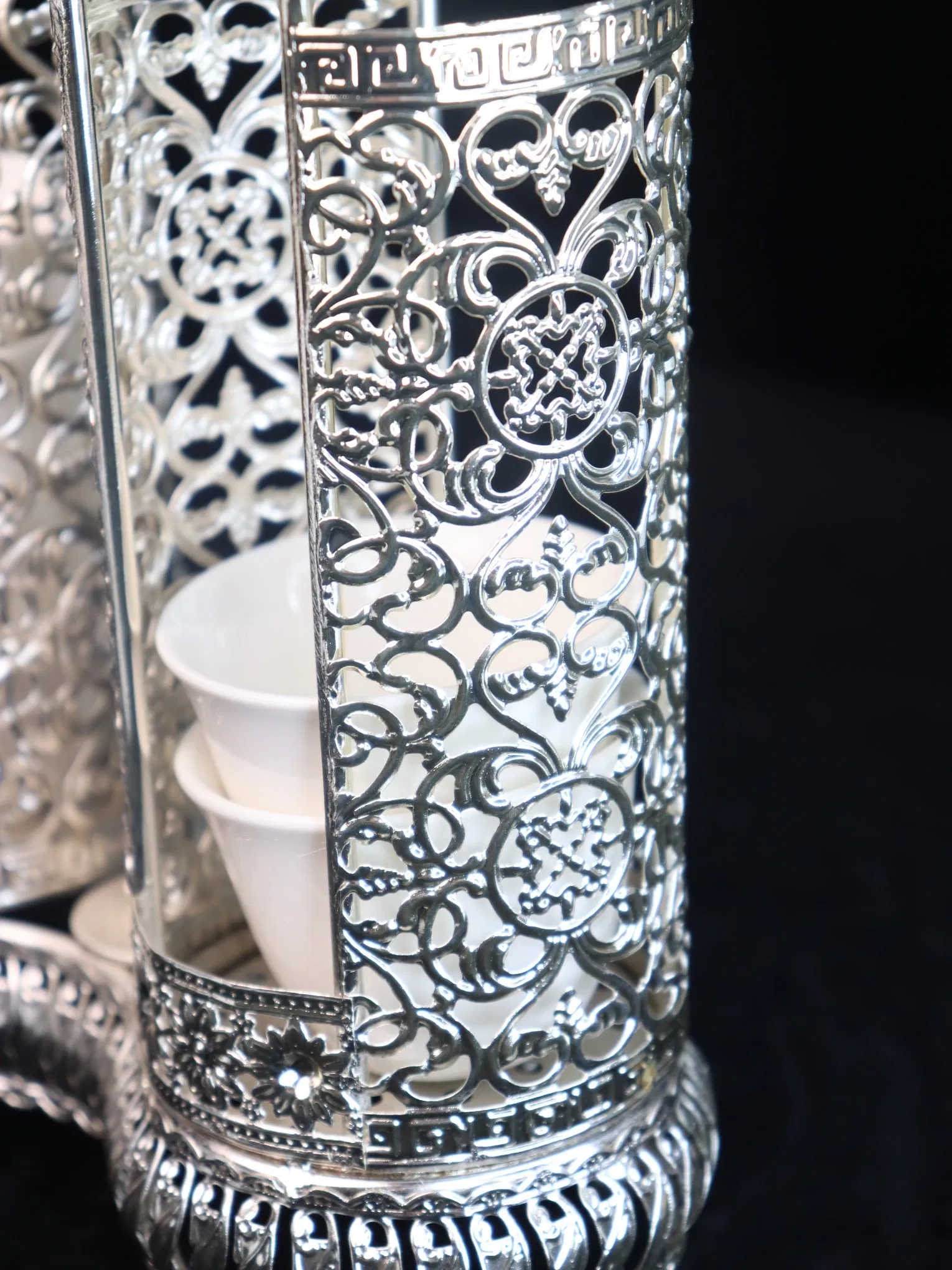 Decorative Silver Plated Iron Frame with Ceramic Tea Cup Decoration Set