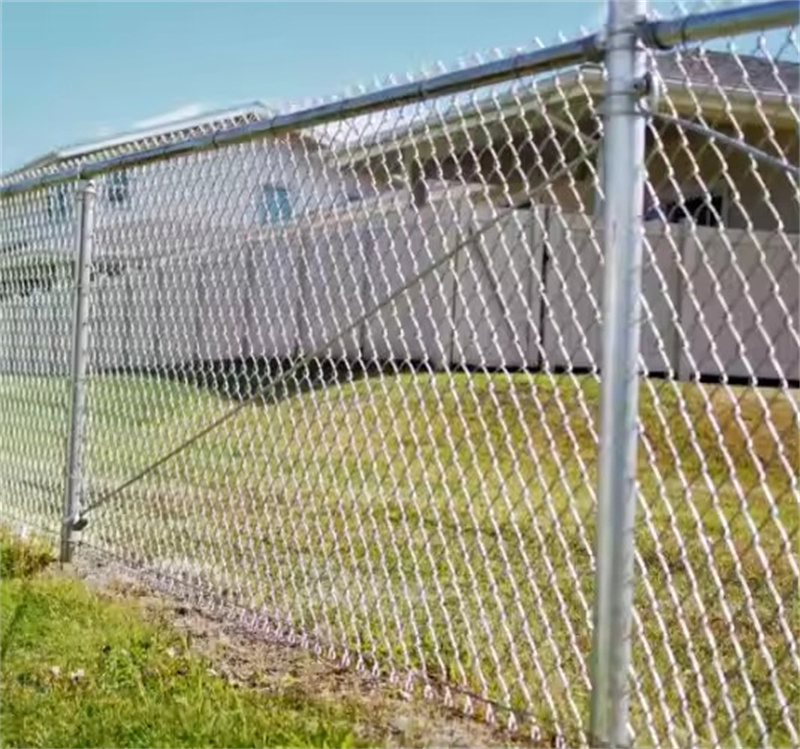 ISO 9001 Certified Easy Install Galvanized Steel Chain Link Fence Roll Commercial Boundary and Event Site Chain Link Fence