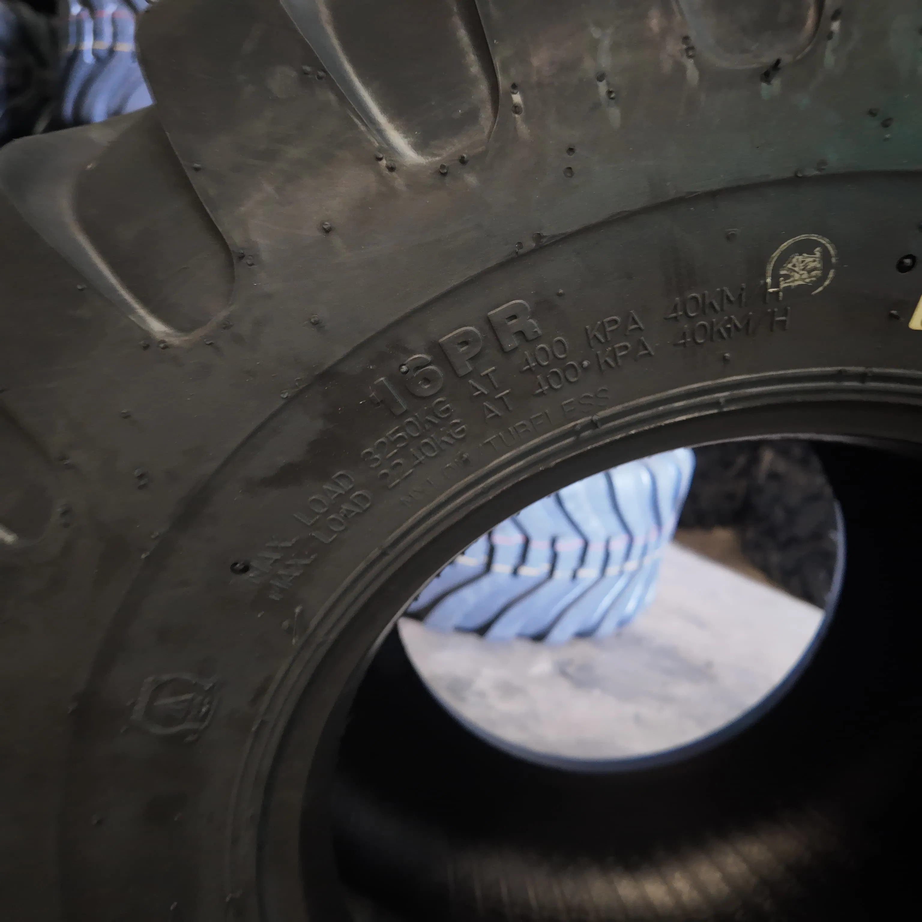 Шина радиальная промышленная 12.5/80-18 12PR для автогрейдеров