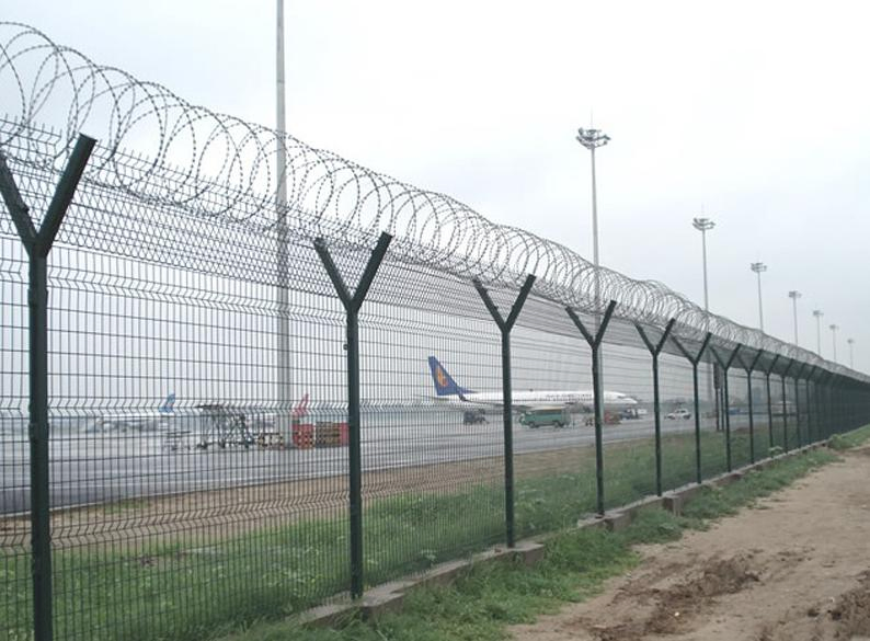 Cheap Galvanized Cyclone Fence Anti-Climb Welded Mesh Security Airport Fence