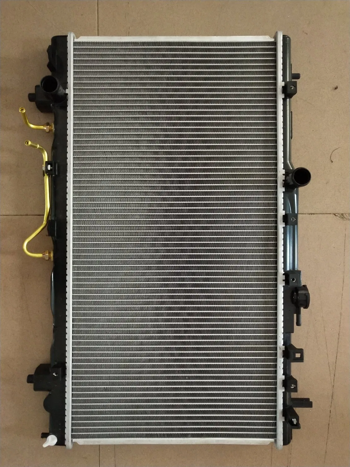 Радиатор алюминиево-пластиковый для Toyota Noah