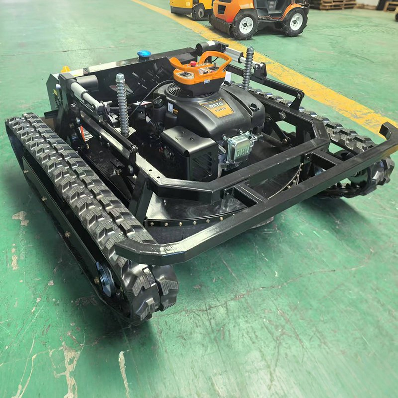 Самоходный газонокосилка-робот на гусеницах с дистанционным управлением