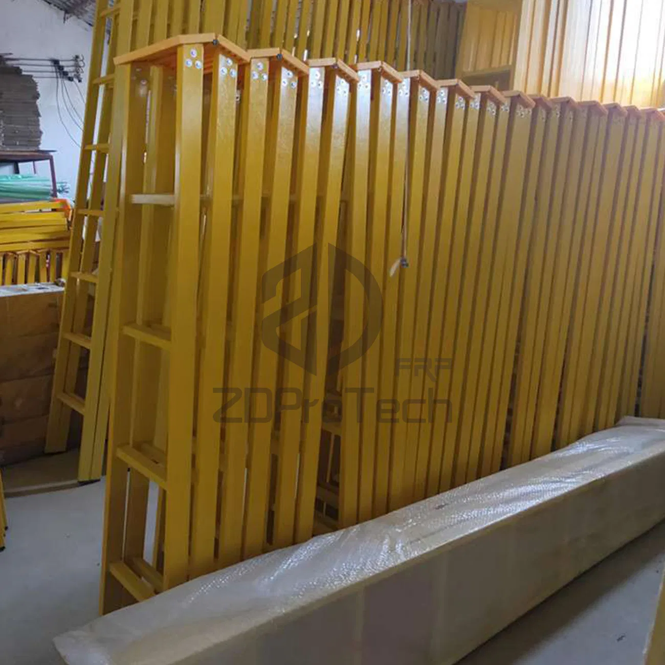 2025 High Quality Fiberglass Platform Twin Step Ladder with Yellow Color