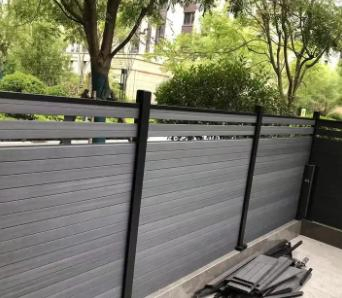 Wholesale Co-Extrusion New Tech Wood Plastic Garden Aluminium Composite Wall Privacy Vinyl WPC Decking Fence Panel for House/Garden/Decorative Railing/Outdoor
