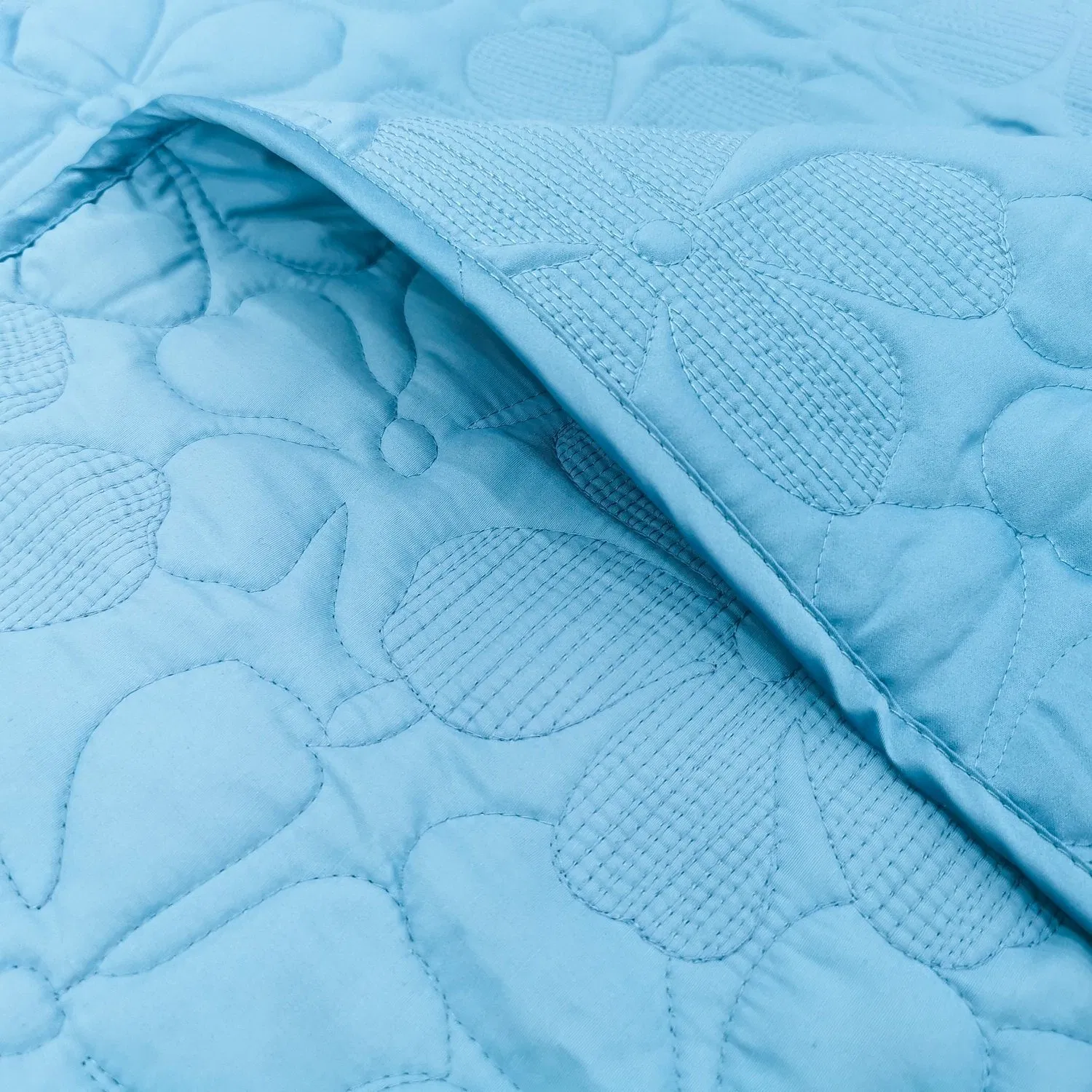 Sewing Embroidering Microfiber Wholesale Bedspread Quilt with Best Price