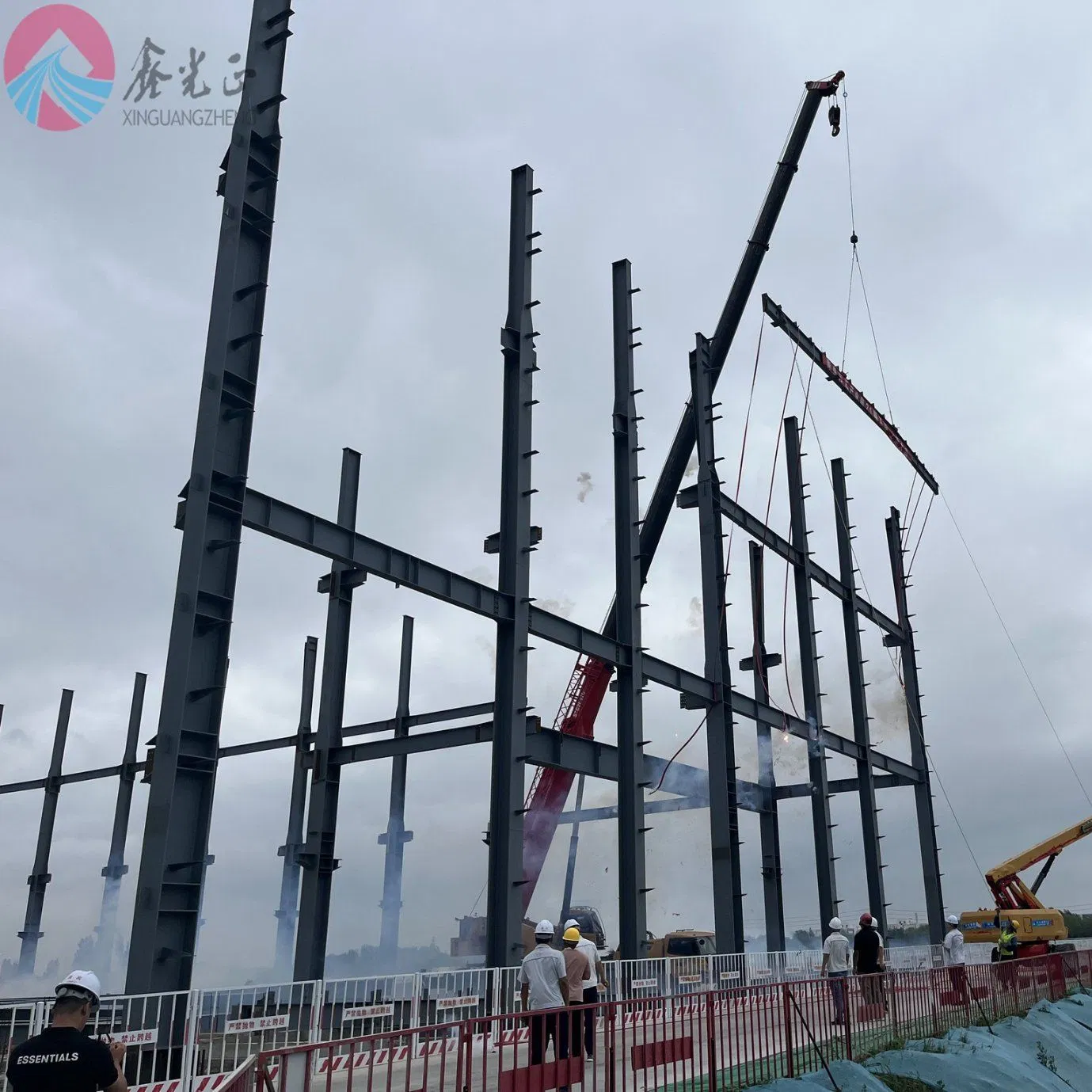 Prefabricated Steel Q355b Steel Column Corrugated Roof Panel Warehosue