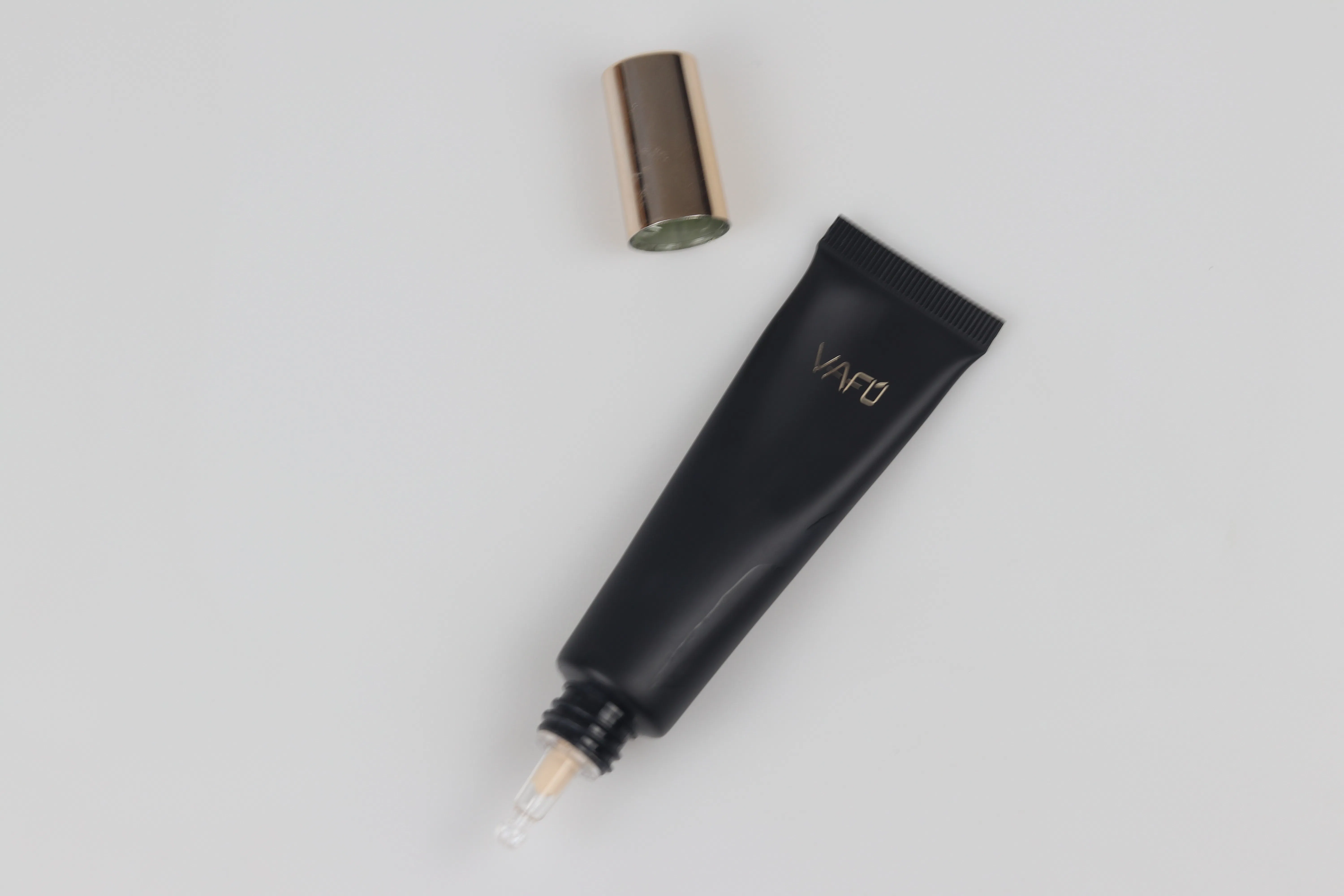 Long-Lasting Vegan Creamy Eyeshadow Base for All-Day Glam