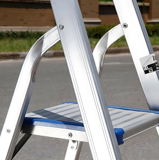 Armrest Ladder Household Aluminum Folding Ladder (with anti-slip foot pads, pedals and handrails)