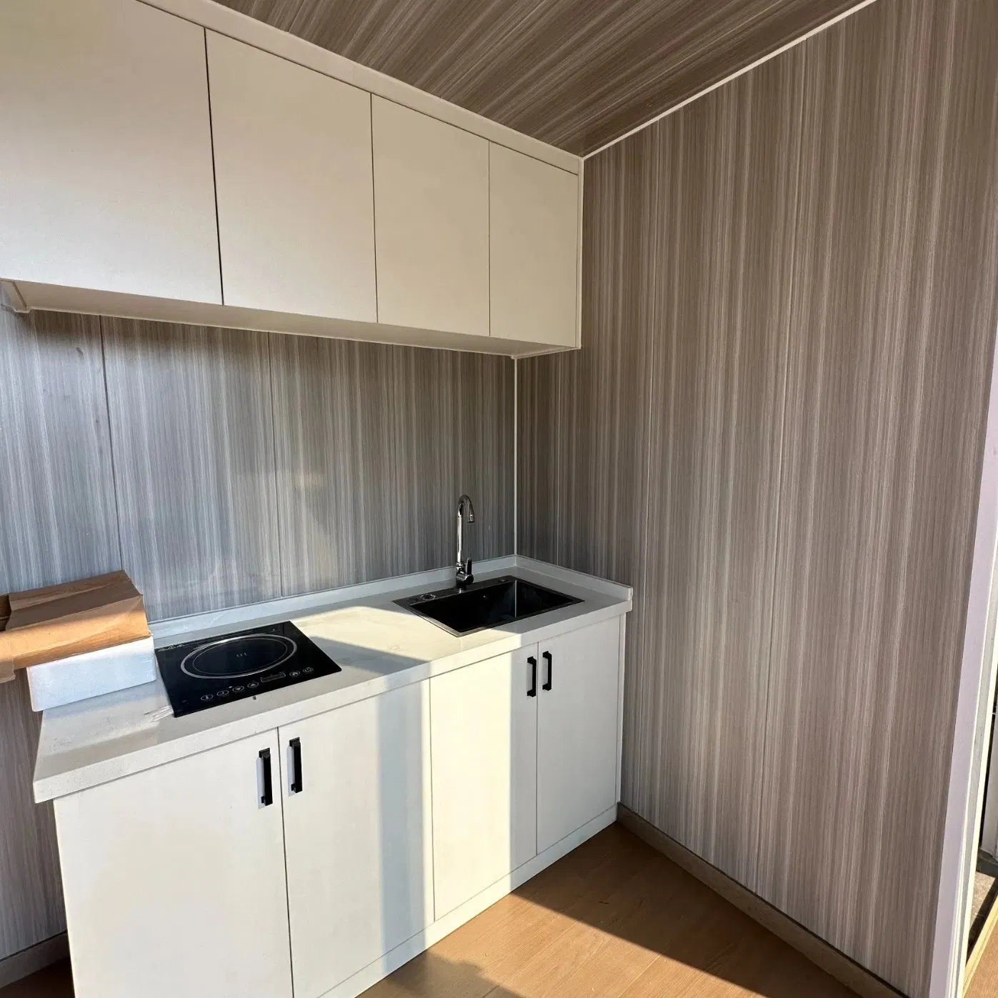 China Export Factory Prefab Modular Portable Mobile Apple Cabin 20FT 30FT 40FT House with Sewage Treatment System for Remote Scenic Area Cabin House with CE ISO