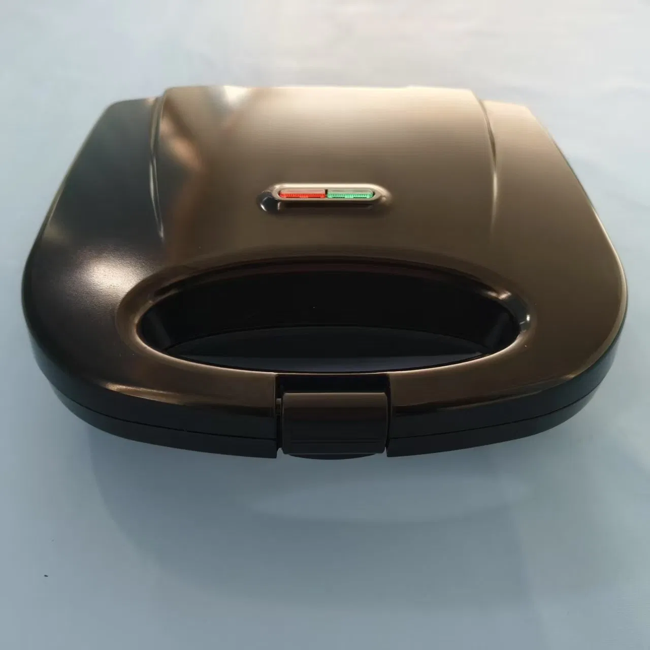 Portable and Easy-to-Use Sandwich Maker for Quick Breakfasts