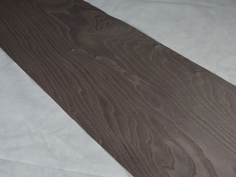 High Quality Chinese Dyed Ash Curly Wood Veneer for sale