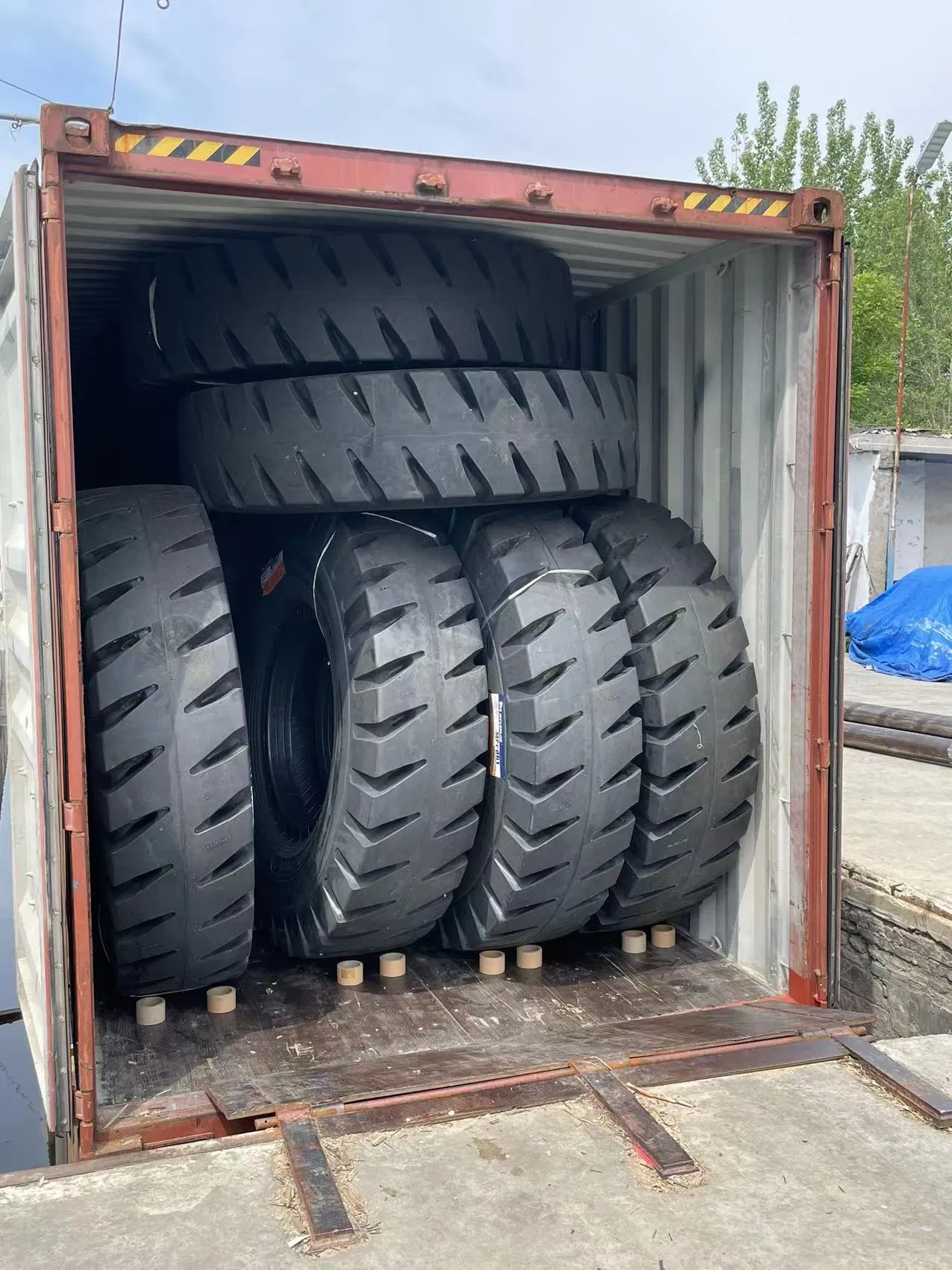 Шина портовая OTR 18.00-25, 18.00-33, 21.00-25, 14.00-24