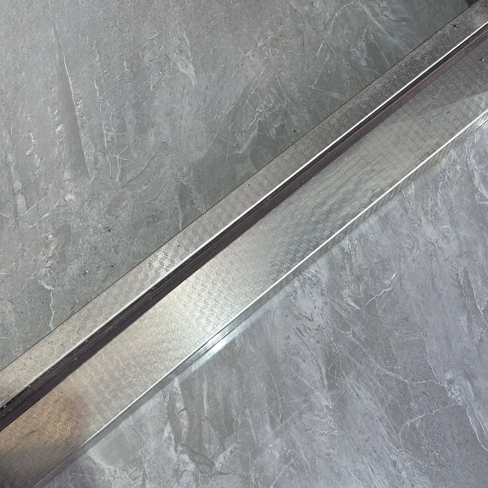 Входная стальная дверь с лазерной гравировкой и дистанционным замком