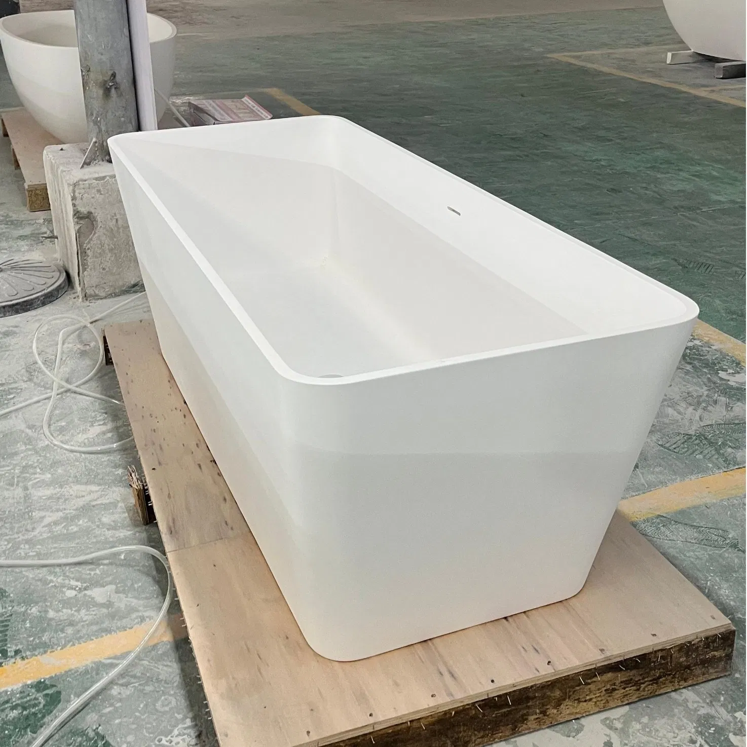 Прямоугольная акриловая ванна Miluo