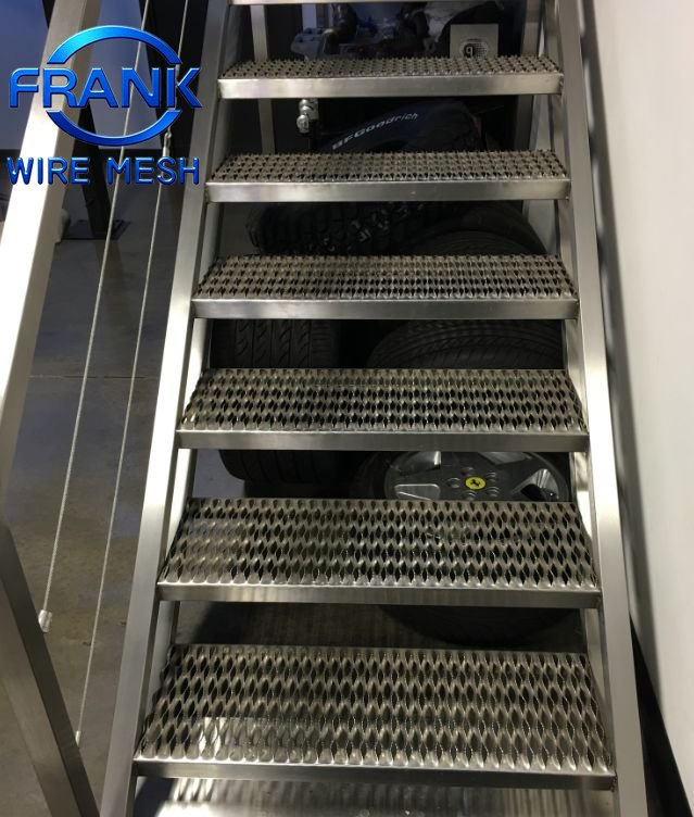 Aluminum Safety Grating with Crocodile Teeth Pattern - Anti-Skid Grip Strut for Walkways