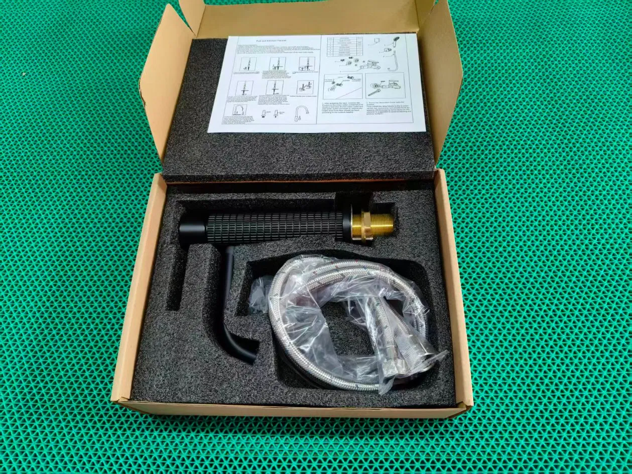 China Factory Wholesale Electrophoresis Matt Black, PVD Brushed Gun Metal Short Basin Hot&Cold Water Tap