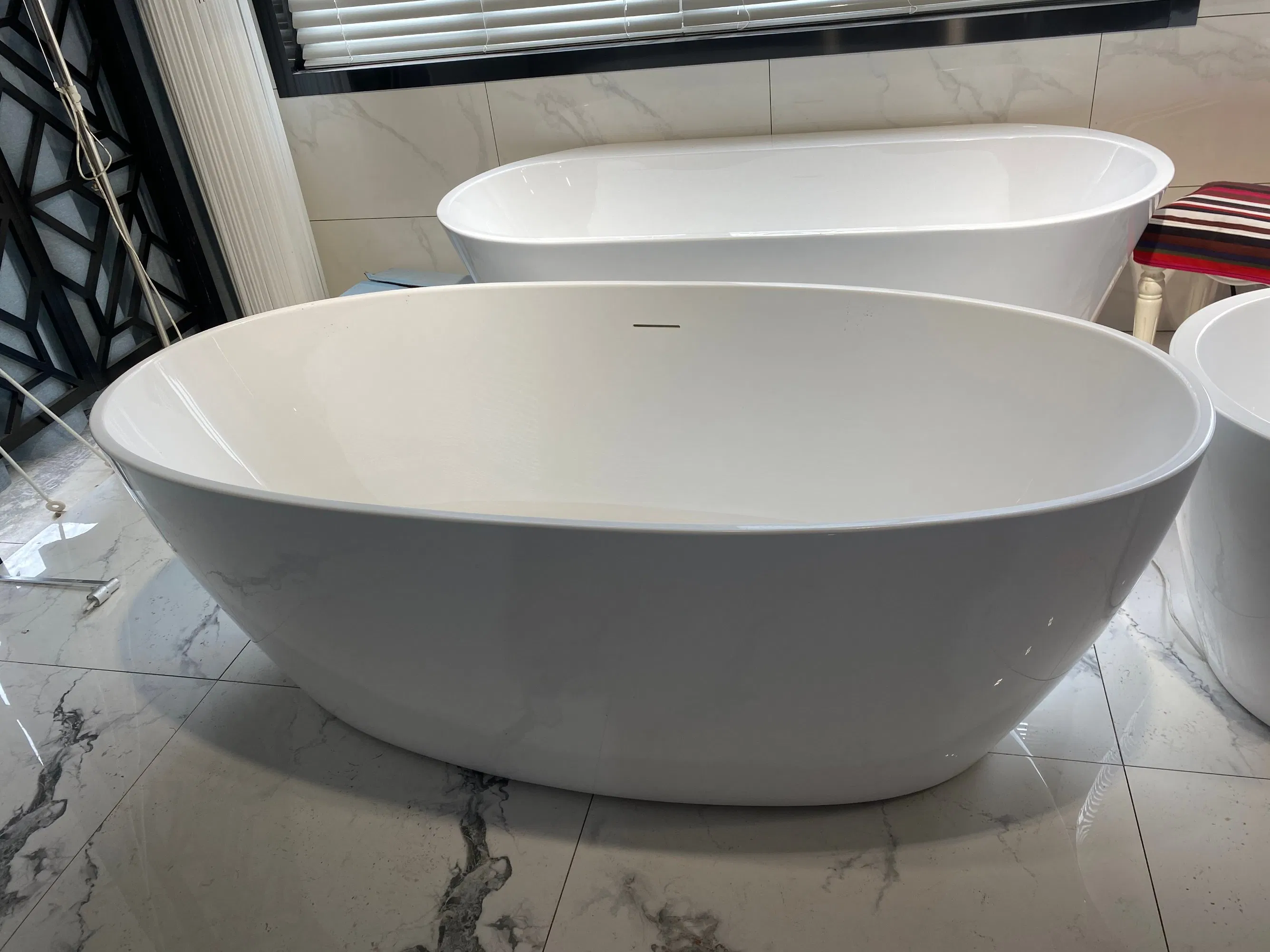 Овальная акриловая ванна для взрослых Waltmal