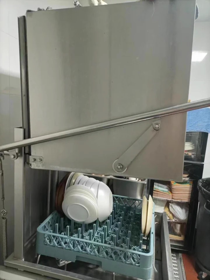 Powerful Electric Dish Washing Machine for Hotels and Cafes