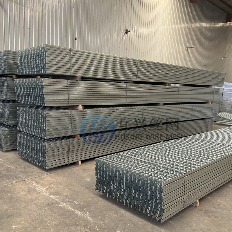 Hot Dipped Galvanized Carbon Steel Bar Weld Grid Heavy-Duty Durable Steel Grating Fence for Industrial and Residential Security Barriers