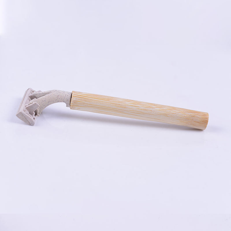 Hotel-Grade Biodegradable Shaver with 3 Blades, Eco-Friendly Wheatgrass Head and Bamboo Handle.