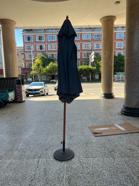 Садовый зонт 300 см с наклоном и кожаным карманом