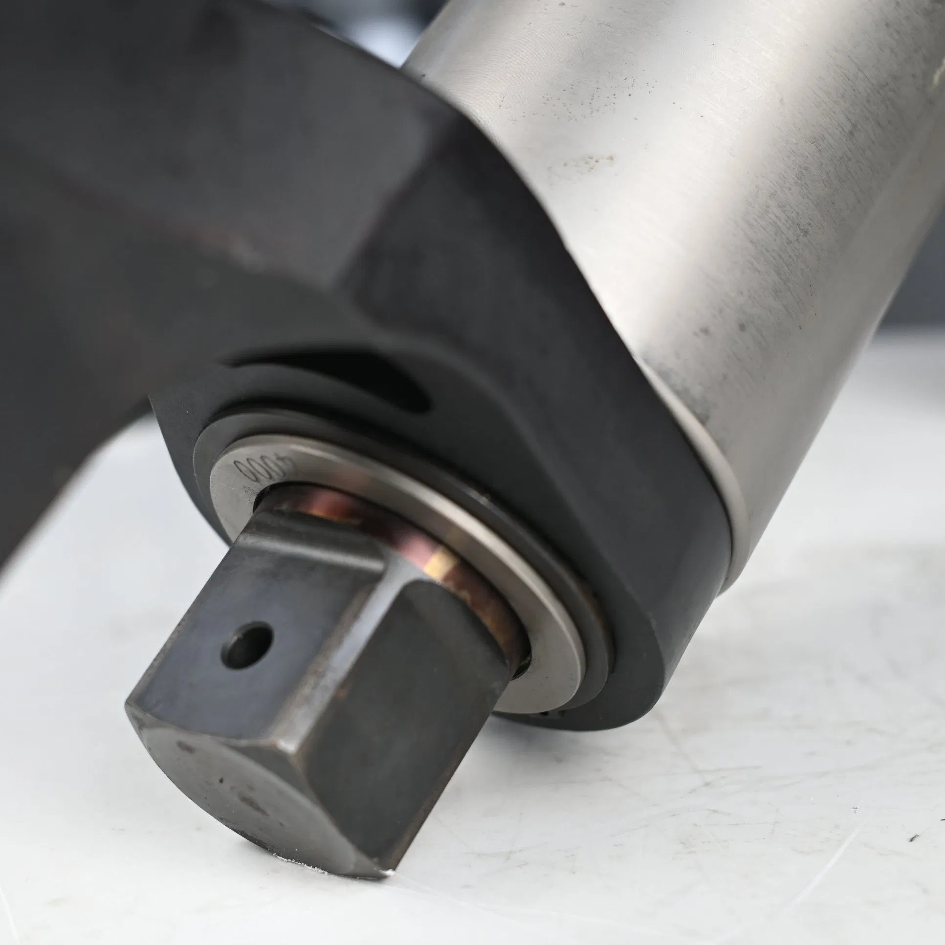 Light Weight Intelligent Cordless Torque Wrench 18V/8Ah Electric Torque Wrench