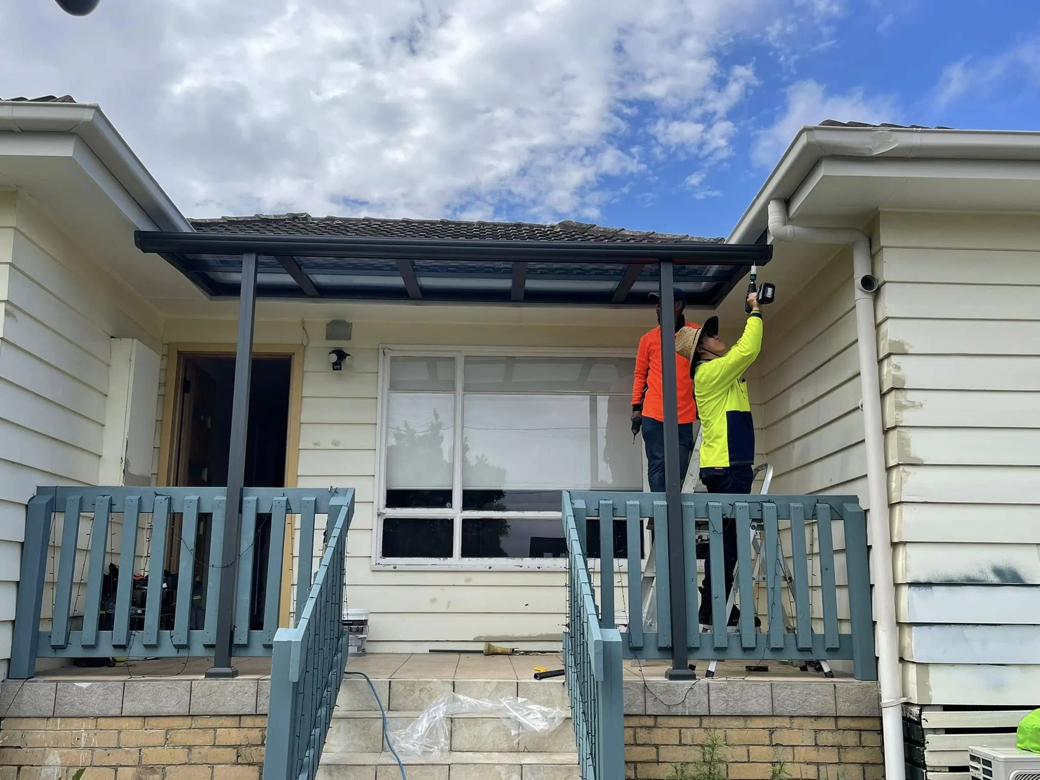 Polycarbonate Translucent Shield Canopy for Aluminum Alloy Weather Barrier