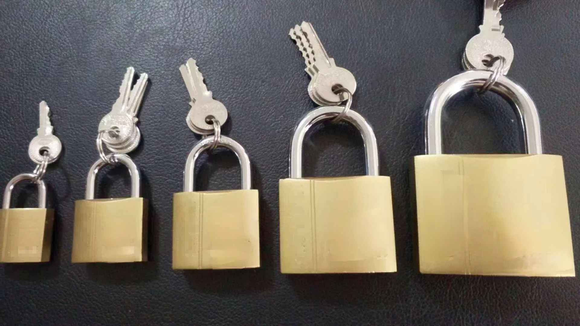 Brass Painted Iron Padlocks and Keys in Bulk Waterproof Safety Padlock