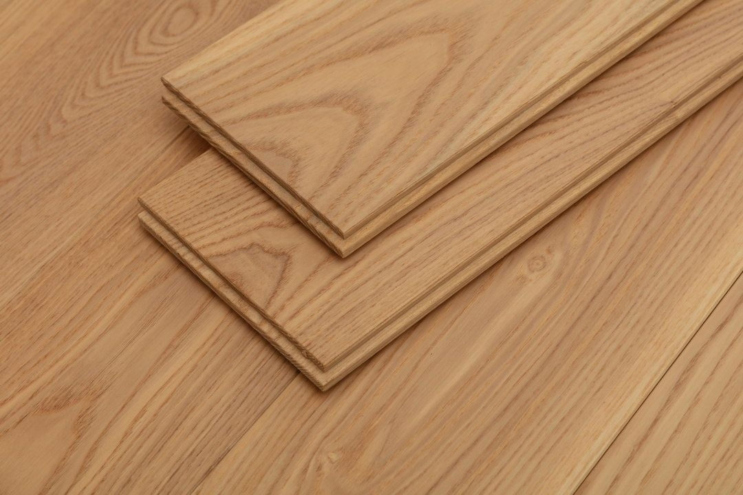 Luxury Wood Flooring Oak Solid Hardwood Flooring Design White Oak Carton + Wood Pallet Parquet Versailles for Residential Building