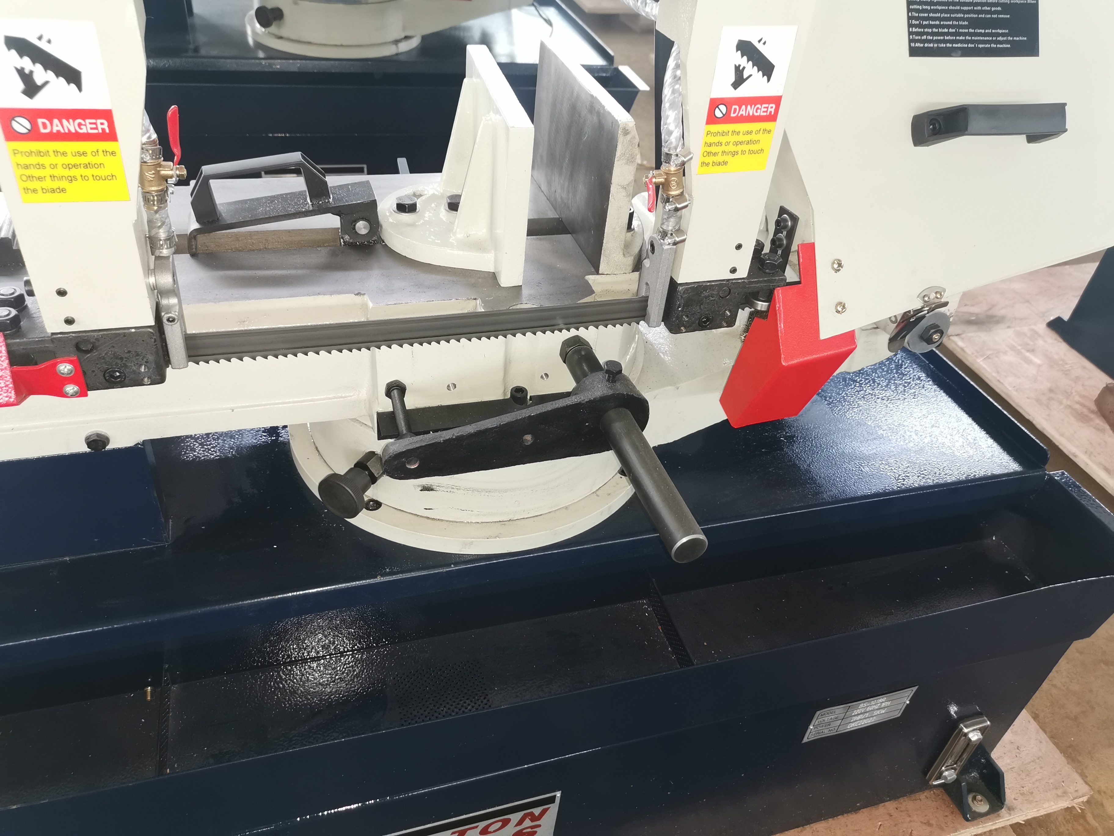 Станок ленточнопильный по металлу BS1018B