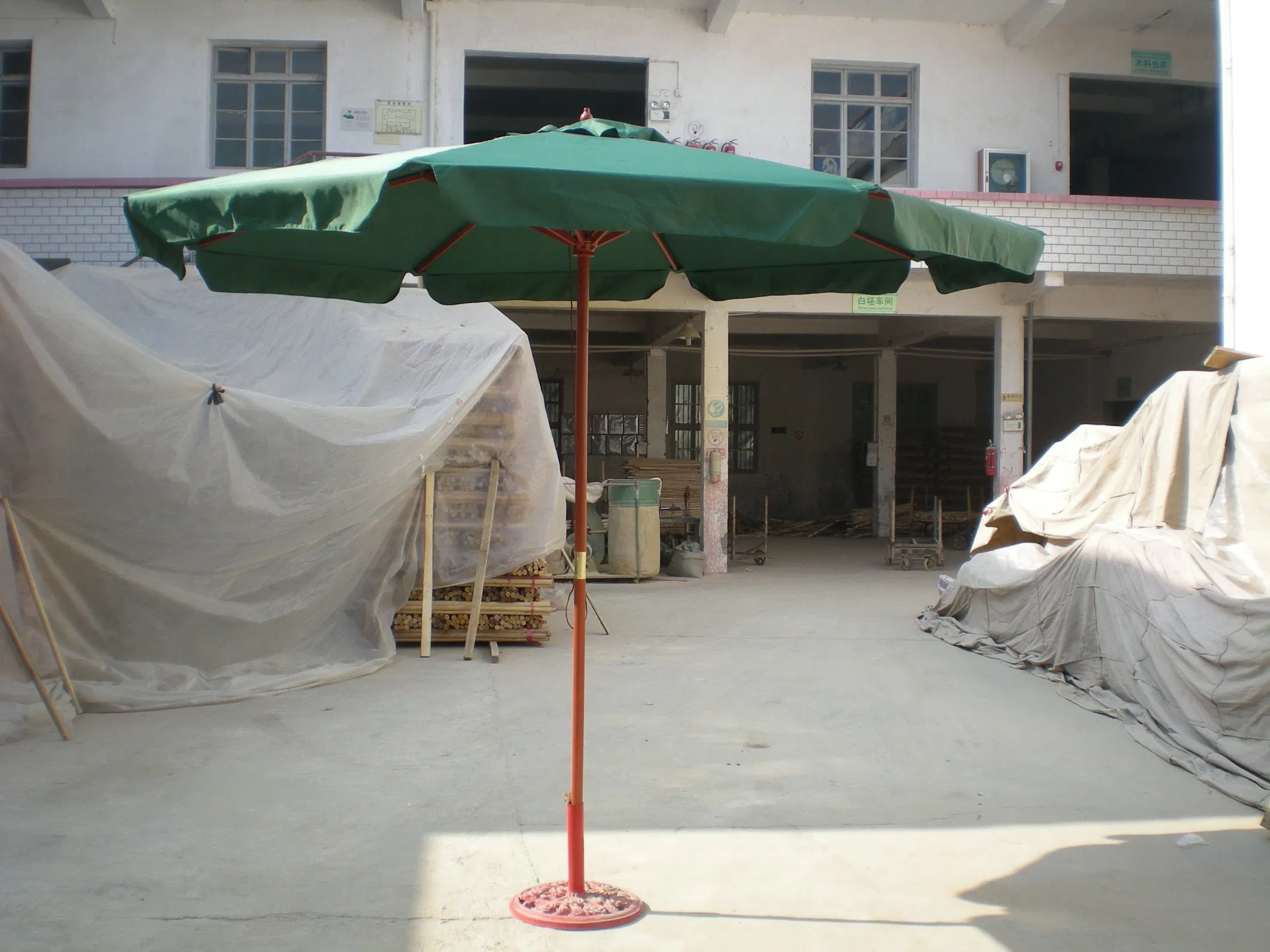 Большой деревянный пляжный зонт 300 см