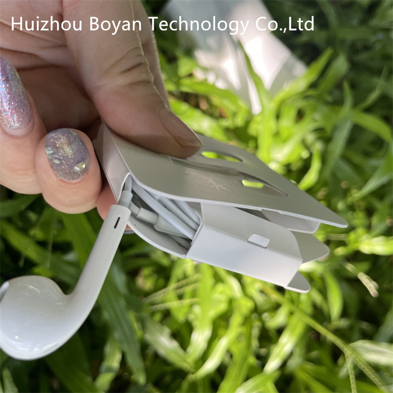 Наушники Earpods с разъемом Lightning