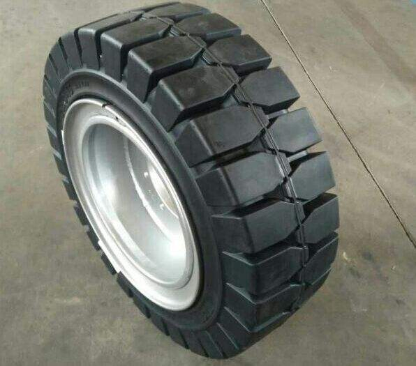 Колесный диск для погрузчика с цельнолитой шиной 5.00-8