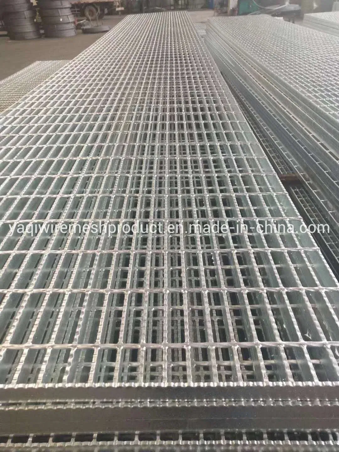 900mm Serrated Hot DIP Galvanized Steel Grating Industrial Walkway Bar Grating Drain Cover Steel Grating